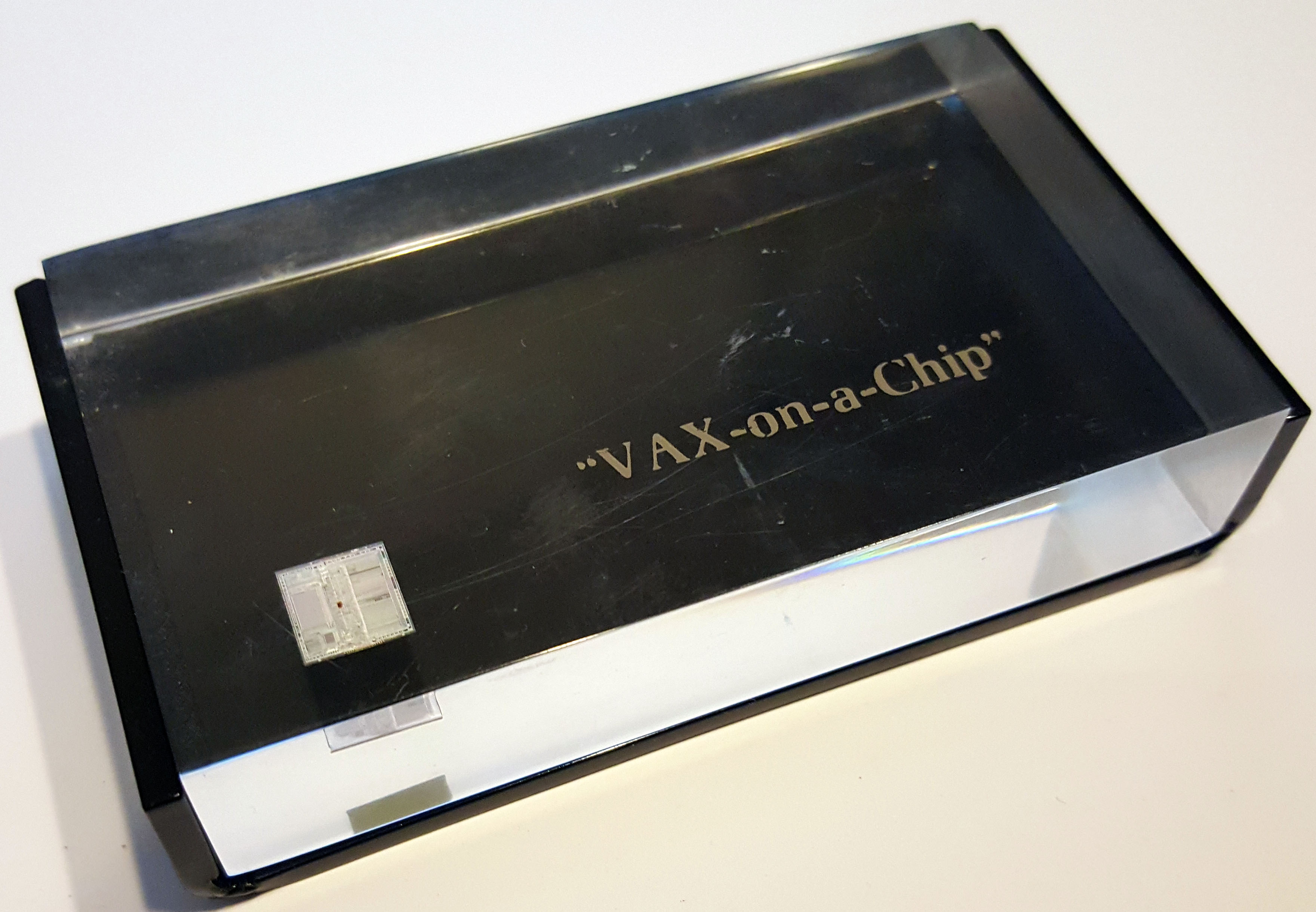 MicroVAX II MicroVAX II Cpu in Lucite: 2016 11 15 18.32.56